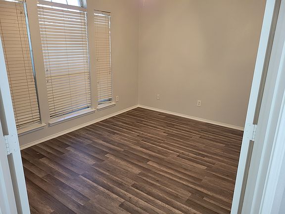 2nd image of 301 Prairie Gulch Dr