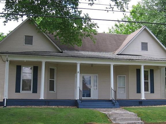 Quiet living in Trenton, KY!