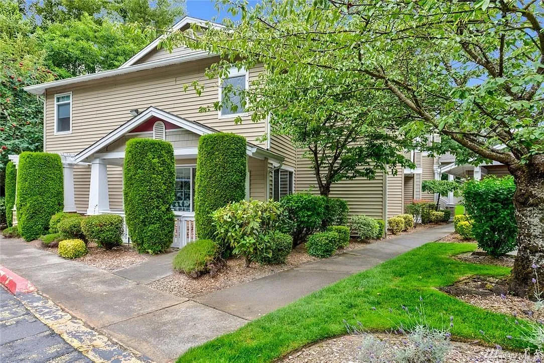 3 bed, 1199 sqft, $2,995 — Photo 1