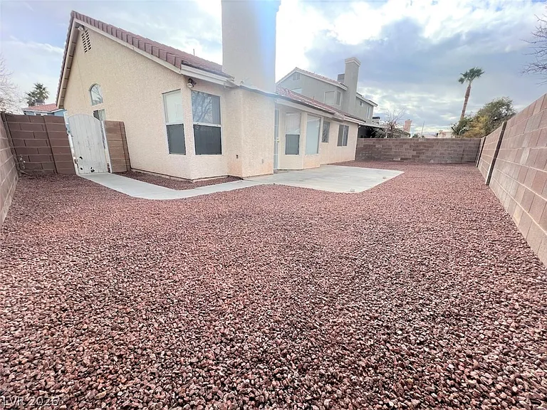 1929 Blue Ribbon Dr — Photo 16