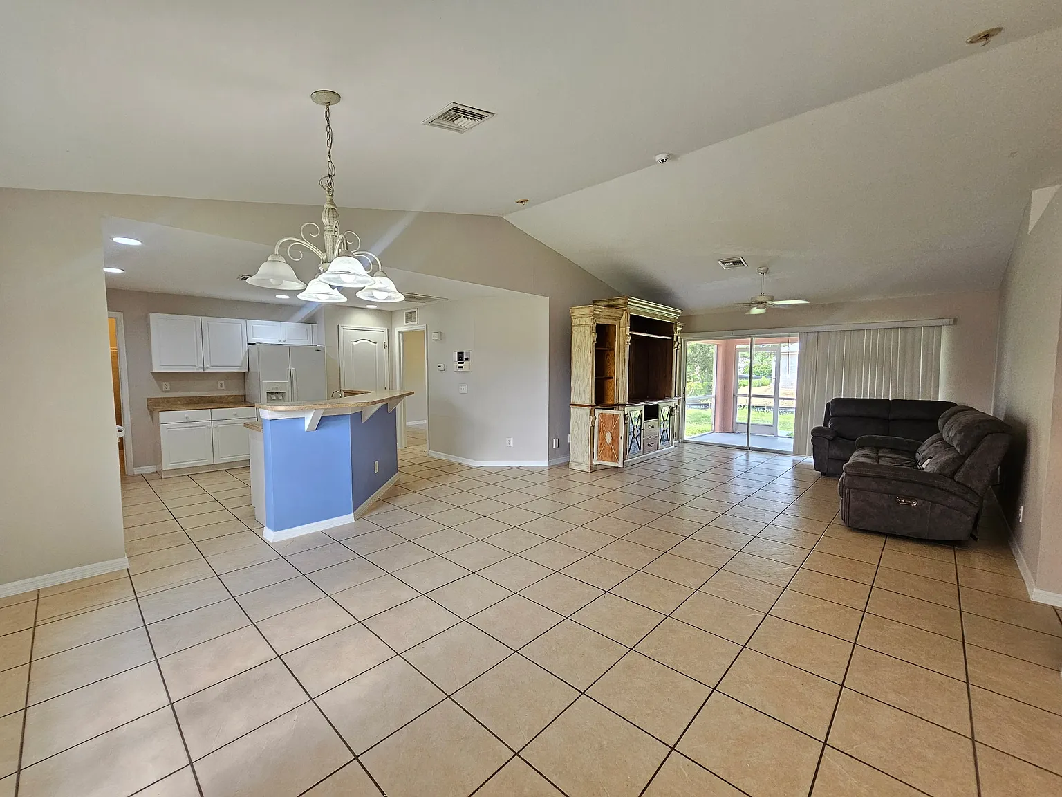 3 bed, 1408 sqft, $1,800 — Photo 4