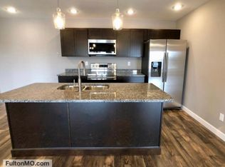 301 Eunice Ct #102, Fulton, MO 65251