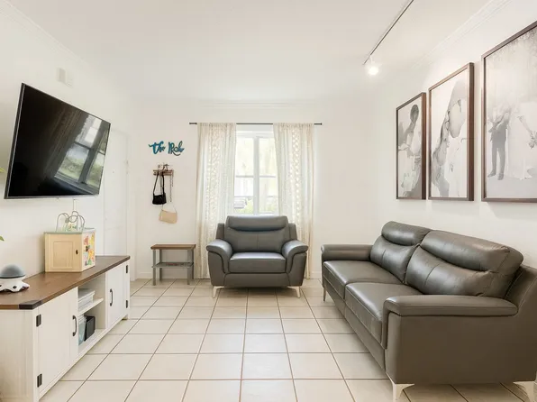 2200 NW 78th Ave APT 105, Pembroke Pines, FL 33024