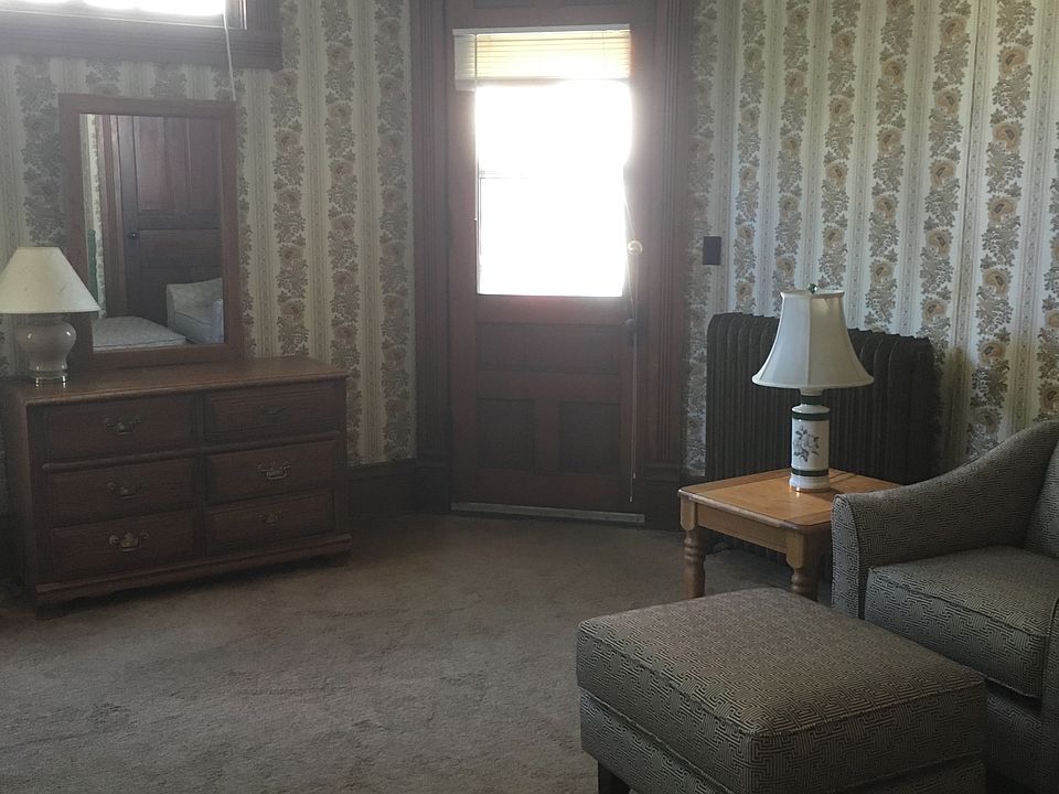 Living area/bedroom