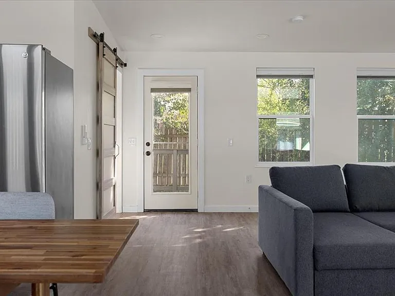 1411 Fairfield Dr — Photo 11