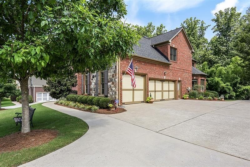 2nd image of 2118 Ellis Farm Dr