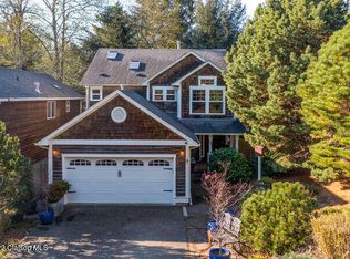696 N Hemlock St, Cannon Beach, OR 97110