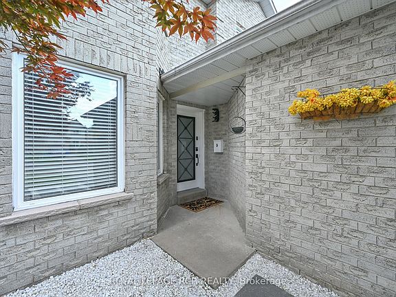 4th image of 45 Fieldgate Dr