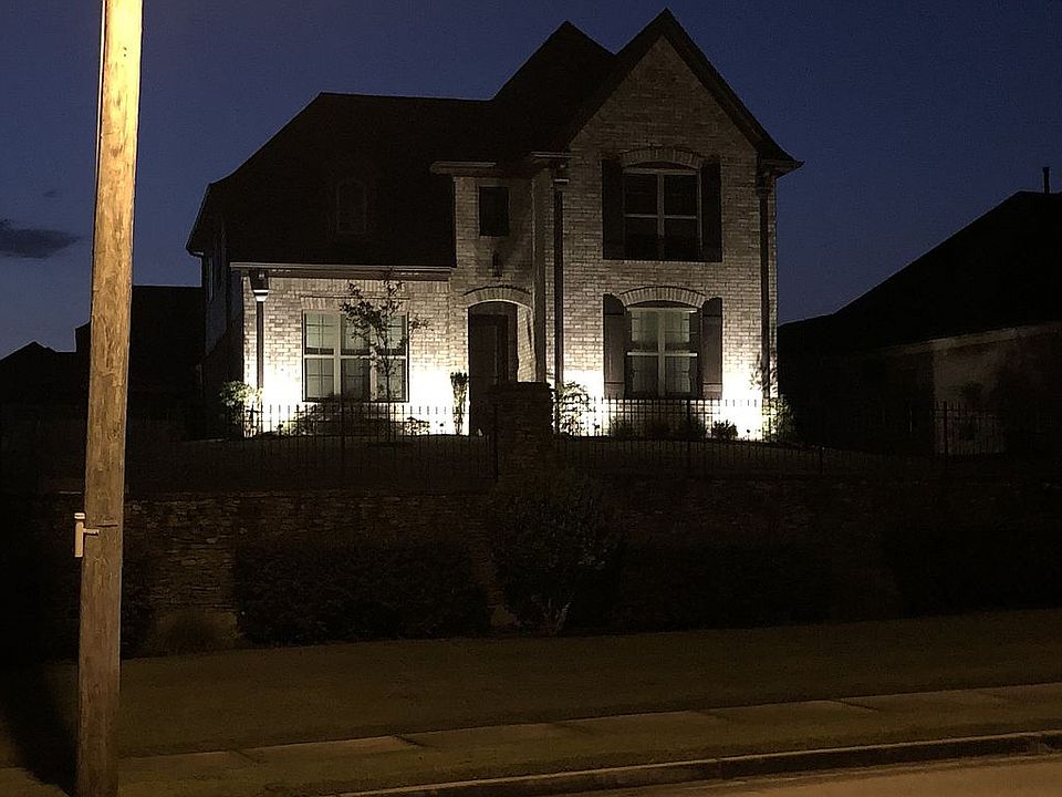 2nd image of 1298 Dexter Ln