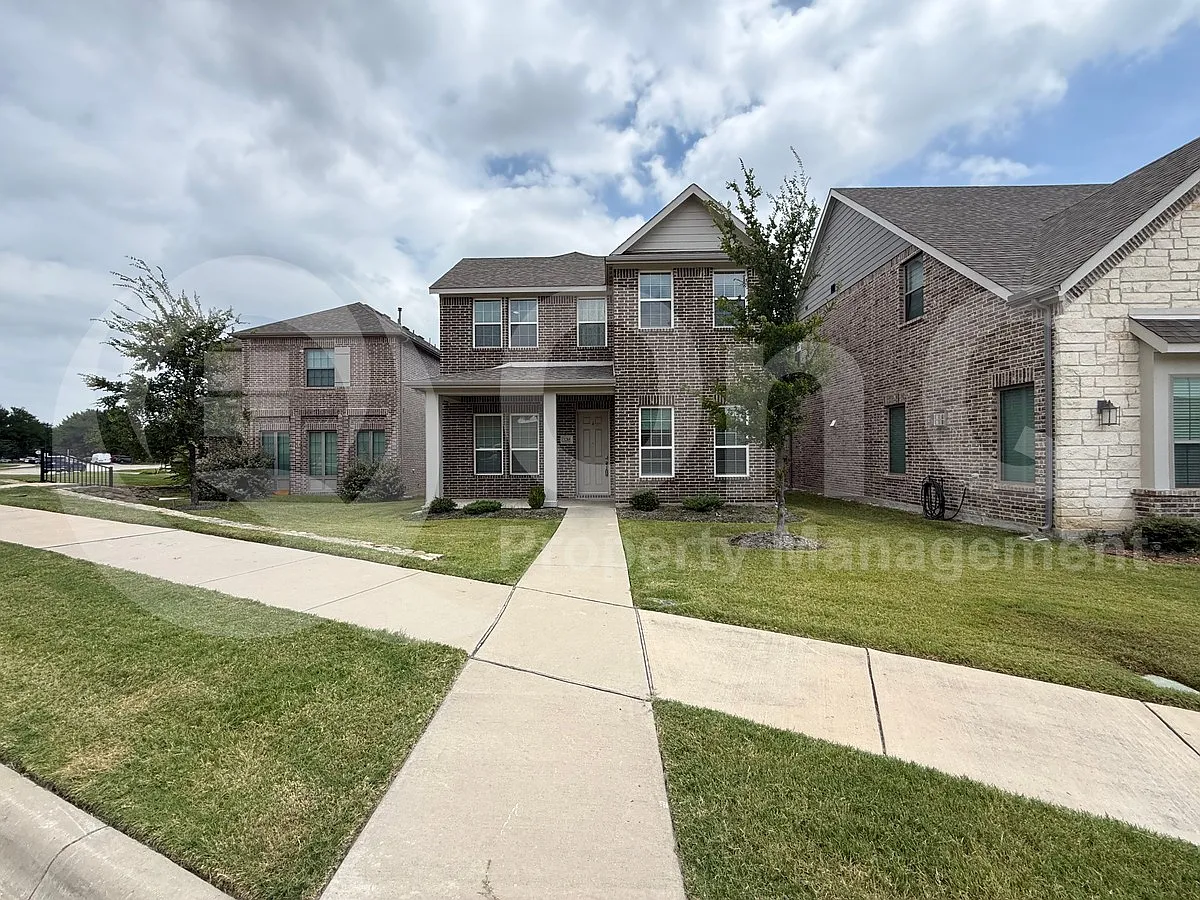 4 bed, 3.0 bath, 2778 sqft, $2,990 — Photo 2