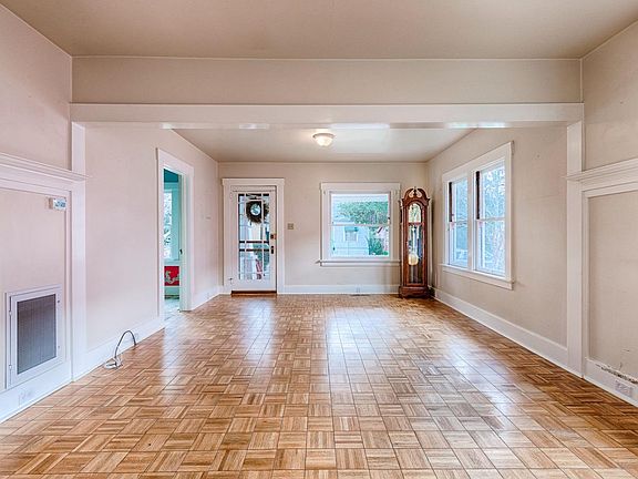 3rd image of 921 Orchard Street