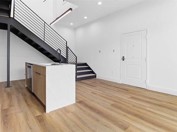 3rd image of 5614 Larkin E #E
