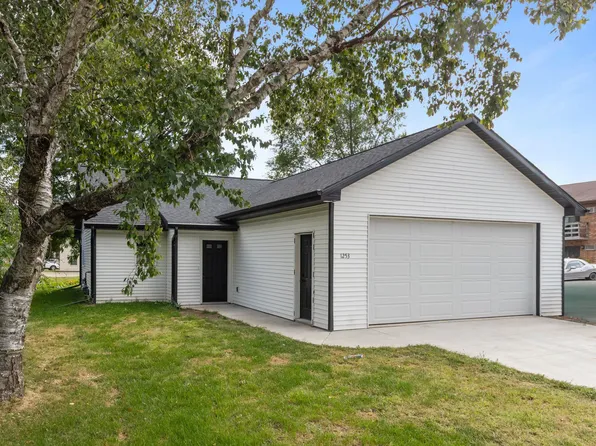 1253 W South Park Ave, Oshkosh, WI 54902