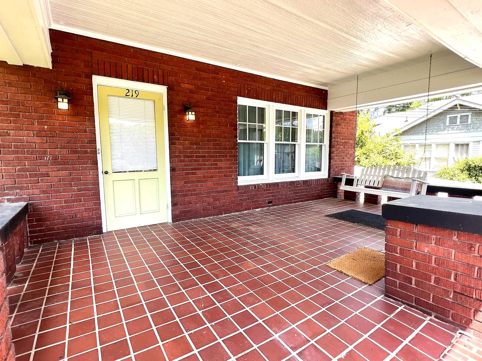 6 bed, 3153 sqft, $2,400 — Photo 3