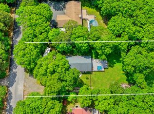 11 Hastings Ln, Hampton Bays, NY 11946