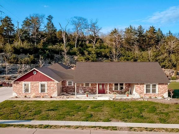 2nd image of 3275 Echo Lake Dr