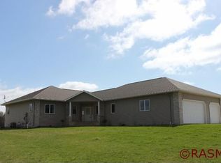 123 Woods Dr, Le Sueur, MN 56058