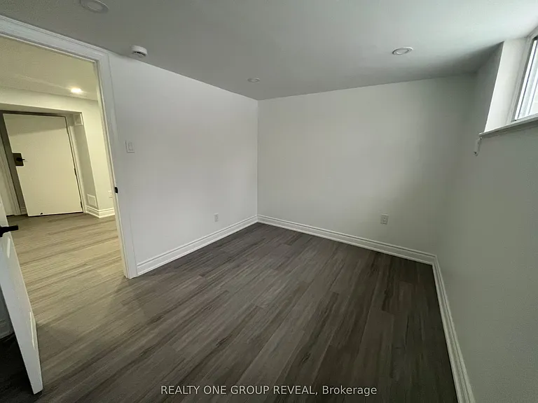 75 Regatta Cres #BASEMENT — Photo 11