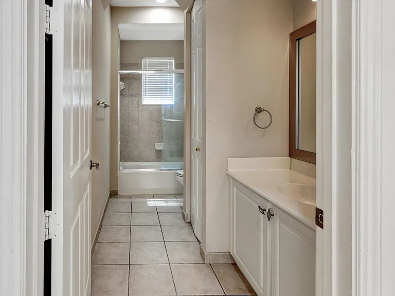 10640 NW 83rd Ct — Photo 30