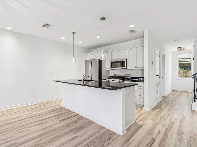 1685 Laurel St #3 — Photo 6