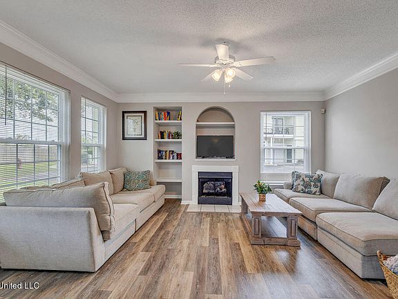 4th image of 2252 Beach Dr APT 302