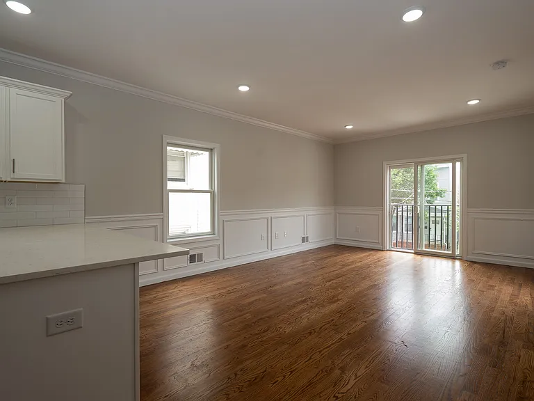 704 Warren St #1 — Photo 6