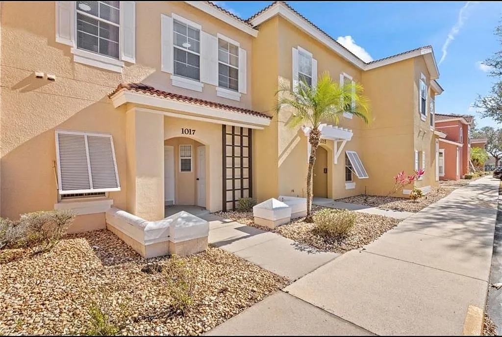 3 bed, 2.5 bath, 1291 sqft, $1,900 — Photo 2
