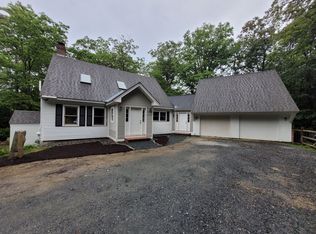 467 Shaker St, New London, NH 03257