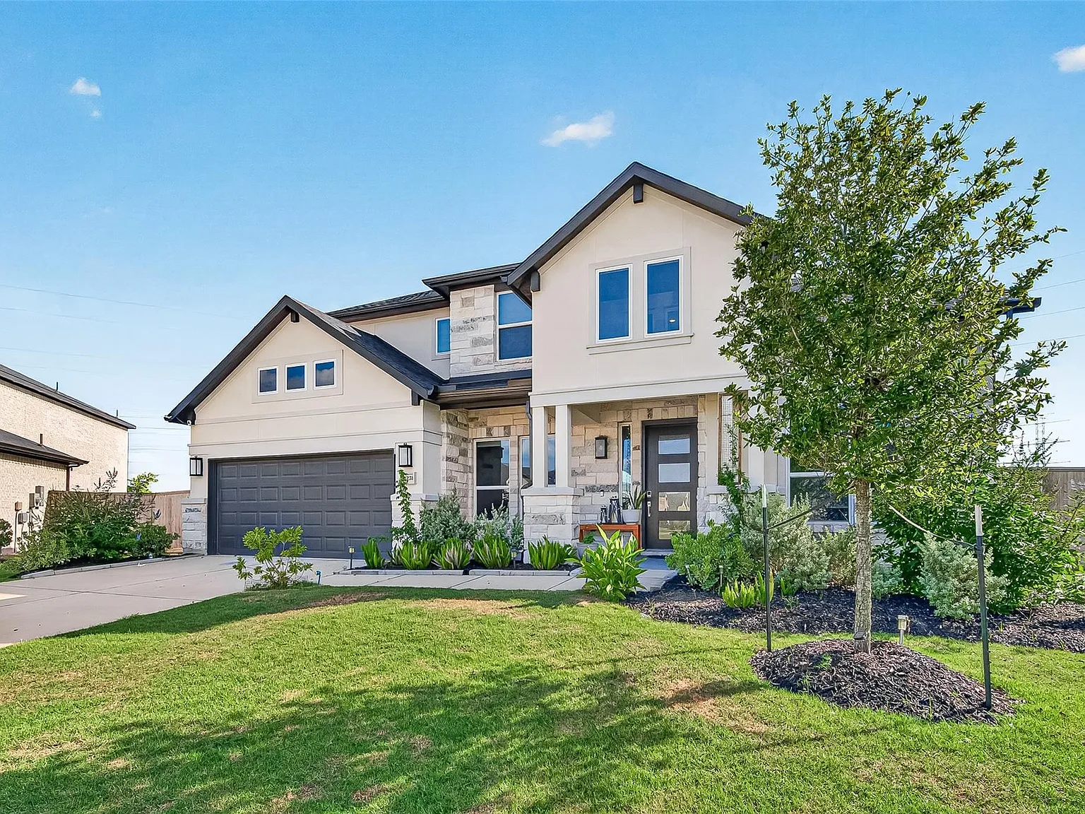 5 bed, 4.5 bath, 3650 sqft, $4,000 — Photo 3