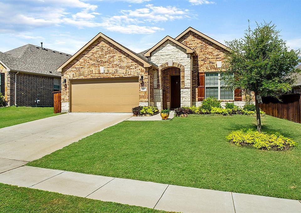 1st image of 912 Llano Falls Dr