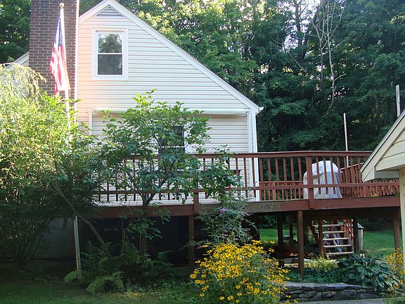 3rd image of 321 Overlook Ct