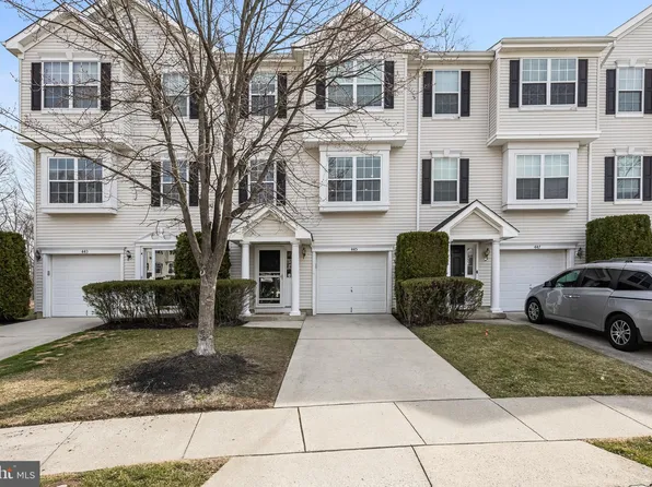 445 Dorchester Dr, Delran, NJ 08075