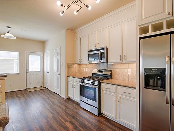 5th image of 1612 Royal Chase Dr