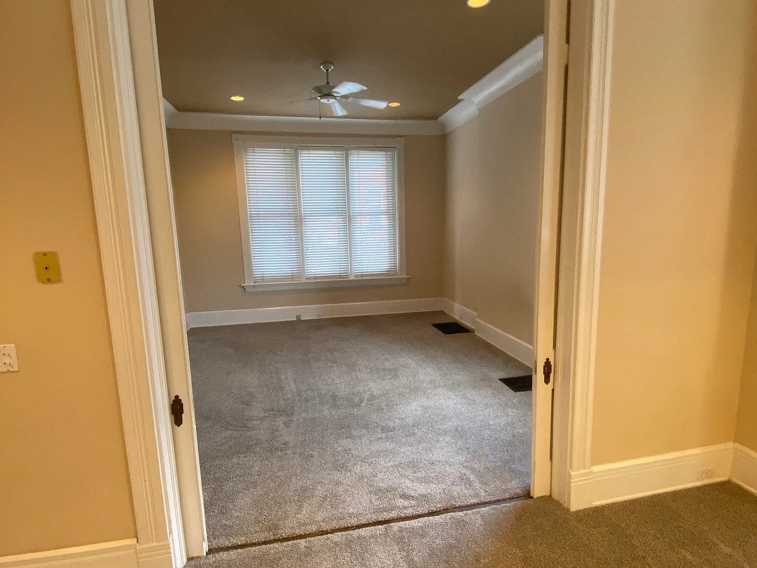 1 bed, 1100 sqft, $1,400 — Photo 3