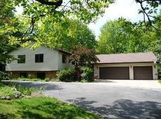 2703 Red Pine Ct, Green Bay, WI 54313