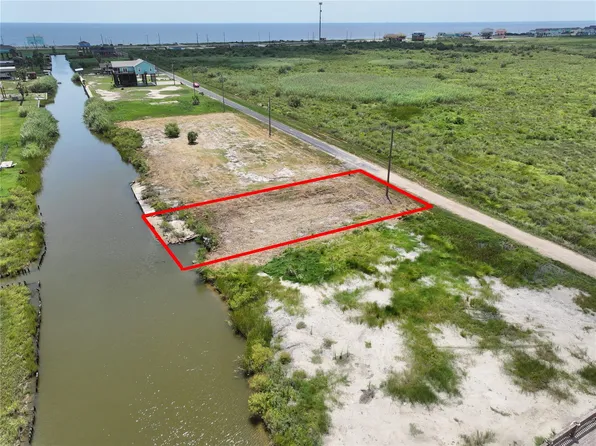 1120 Pennington St, Gilchrist, TX 77617