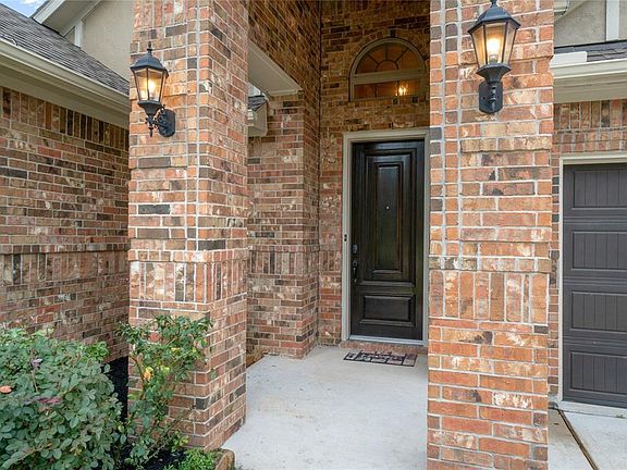 Beautiful entry way welcomes you home.