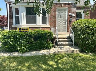 15733 Couzens Ave, Eastpointe, MI 48021