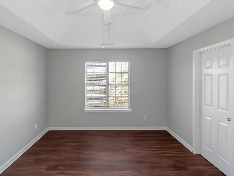 401 Edgewood Dr — Photo 16