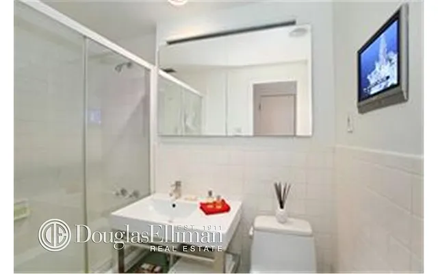 Rented by Douglas Elliman | media 17