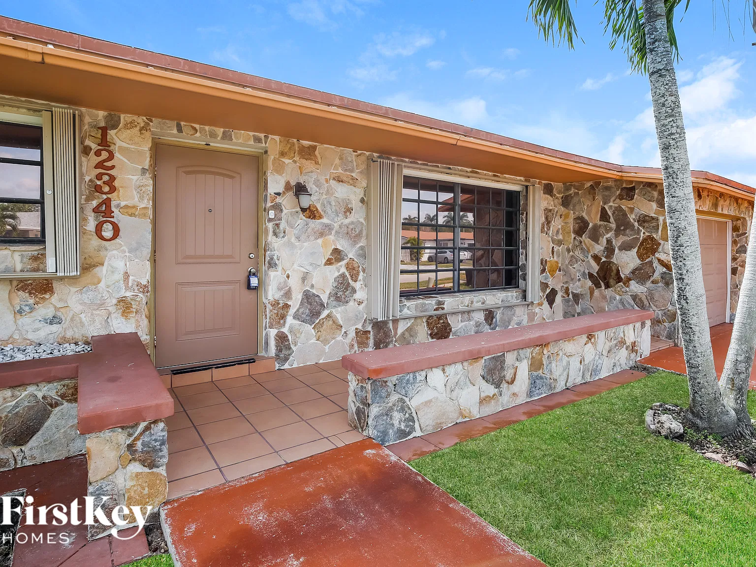 3 bed, 2.0 bath, 1548 sqft, $3,560 — Photo 2