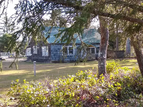 1027 SW 62nd St, Lincoln City, OR 97367