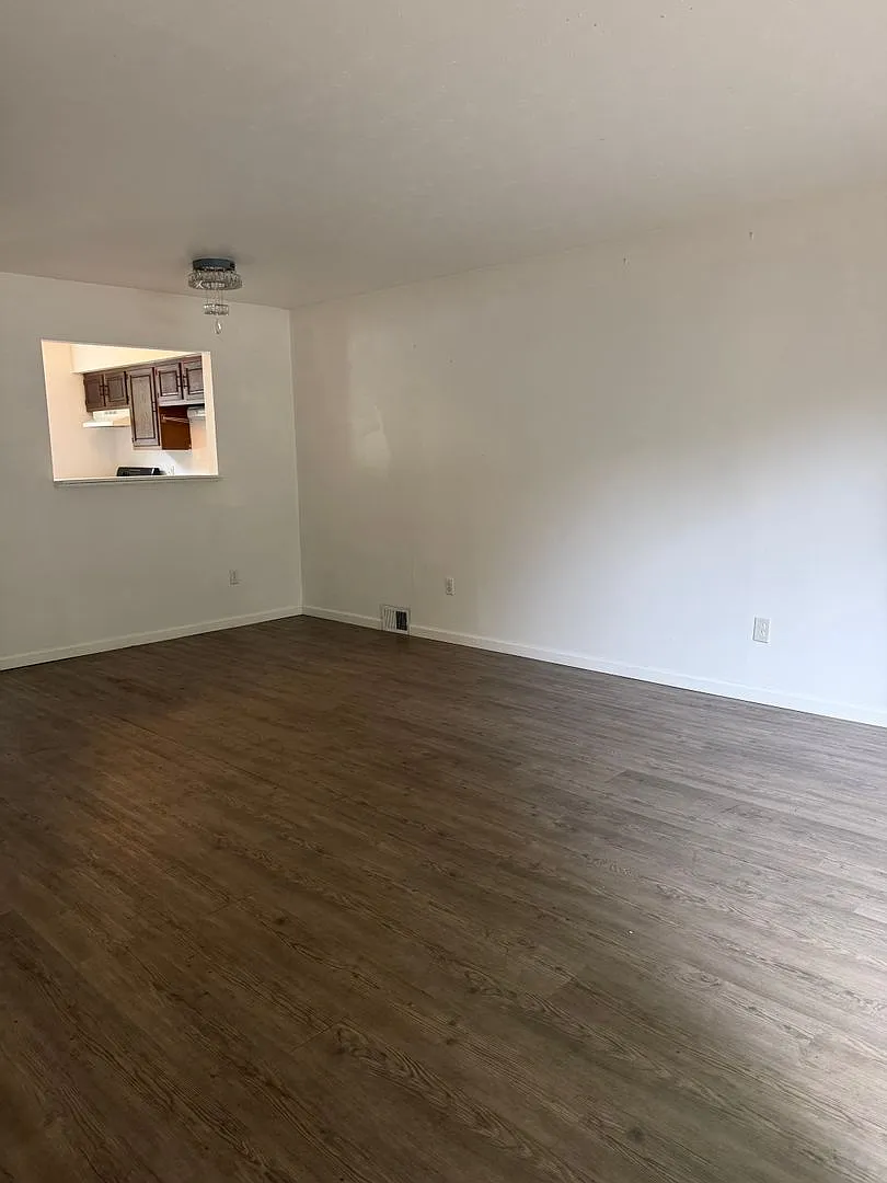 19 E. 10th — Photo 2