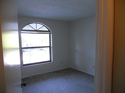 4th image of 25305 Northlake Dr