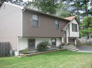 18 Sutton Ave, Warwick, RI 02889