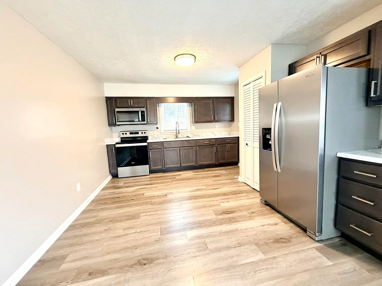 3 bed, 1.0 bath, 983 sqft, $1,200 — Photo 4
