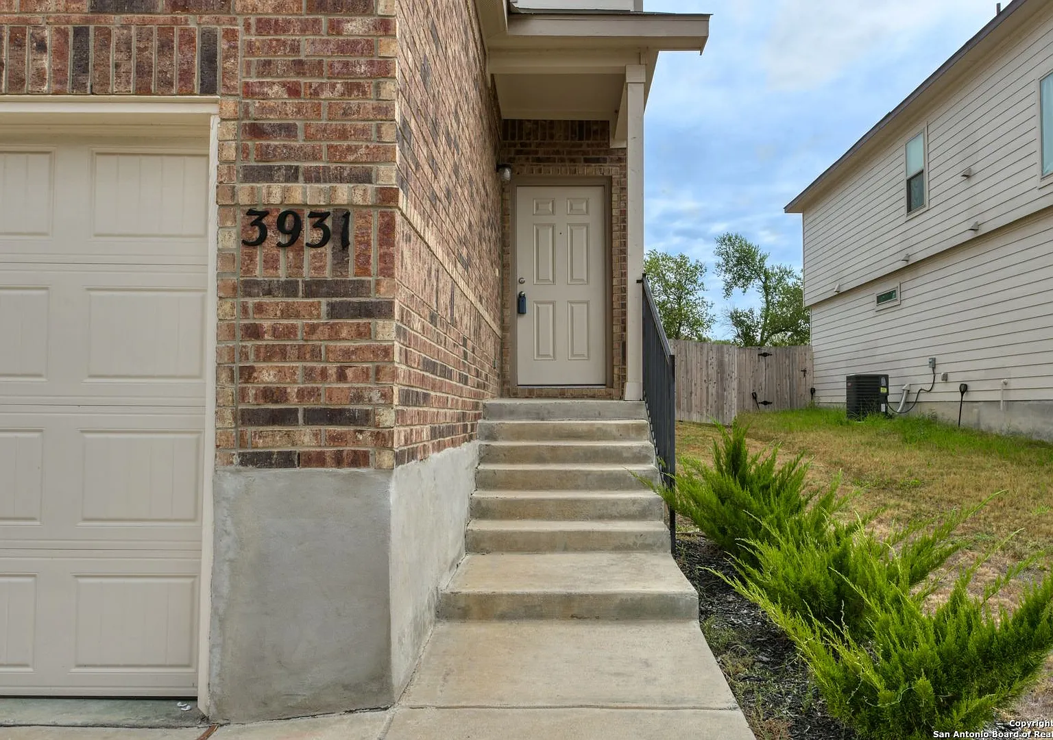 Spacious 4-Bedroom Home In Somerset Trails — Photo 3