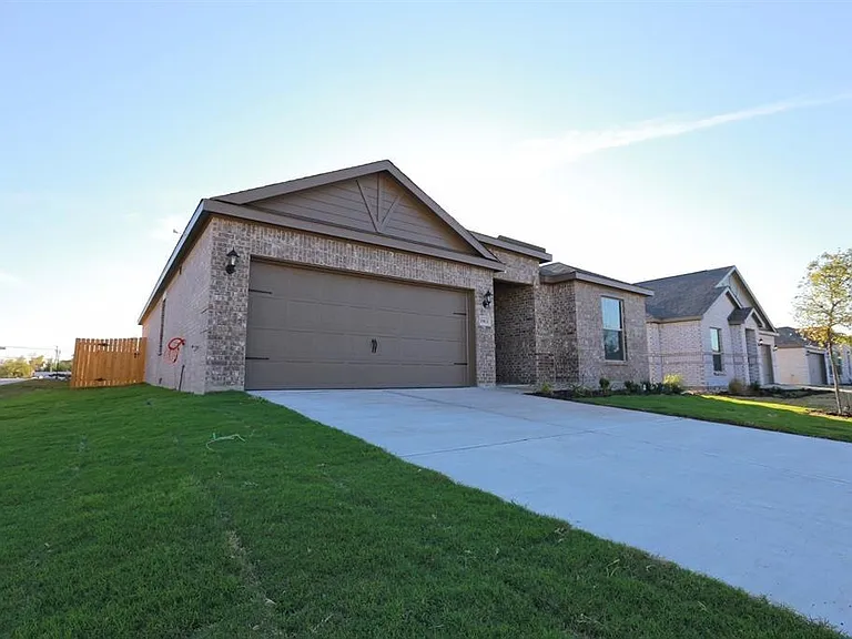 316 Sweet Pea Ln — Photo 1