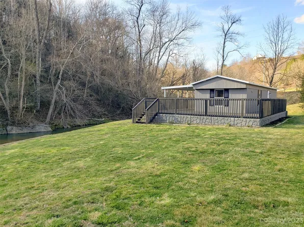 6223 Crabtree Rd, Clyde, NC 28721