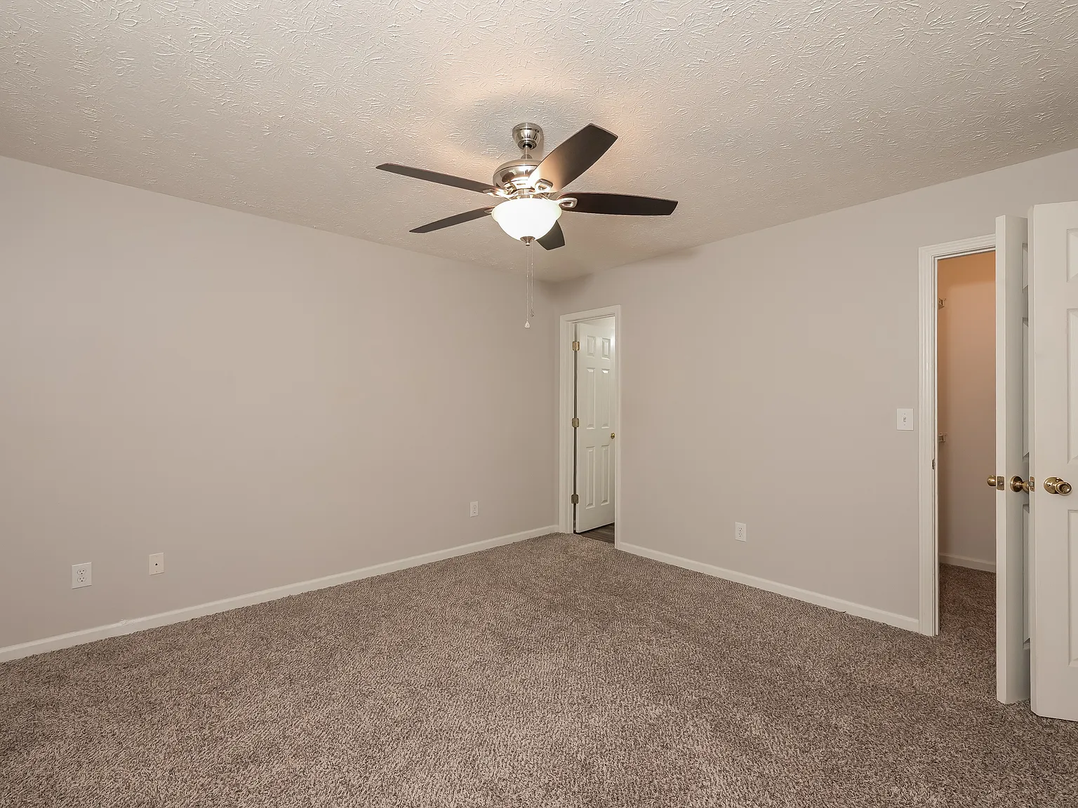 3 bed, 2.0 bath, 1358 sqft, $1,736 — Photo 4